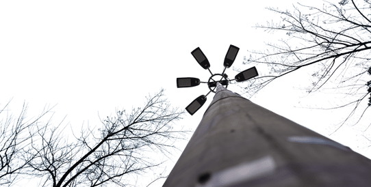 Poste de Iluminação com várias lâmpadas LED